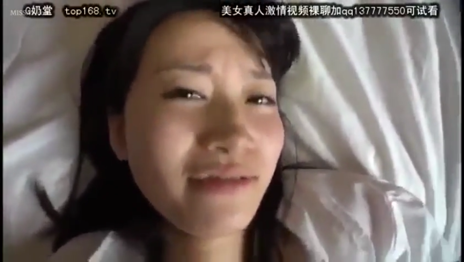 顔部のクローズアップ · 寝室 · 迷離 · インタラクティブ · 仰向け姿勢 · 布団 · 睡衣 · 自拍视角