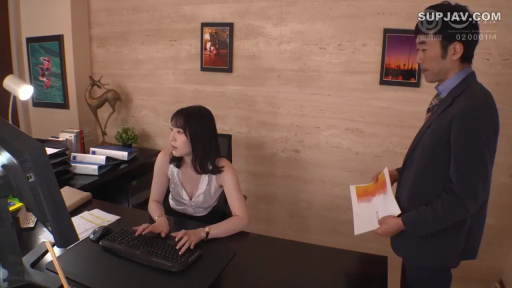 坐姿 · 专注 · 办公室 · 中景 · 电脑 · 职业装 · OL · 工作