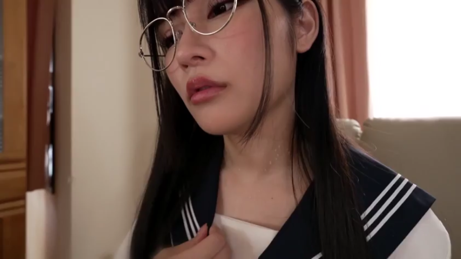 室内 · 坐姿 · 沉思 · 忧郁 · 眼镜 · 上半身 · 水手服 · 制服控