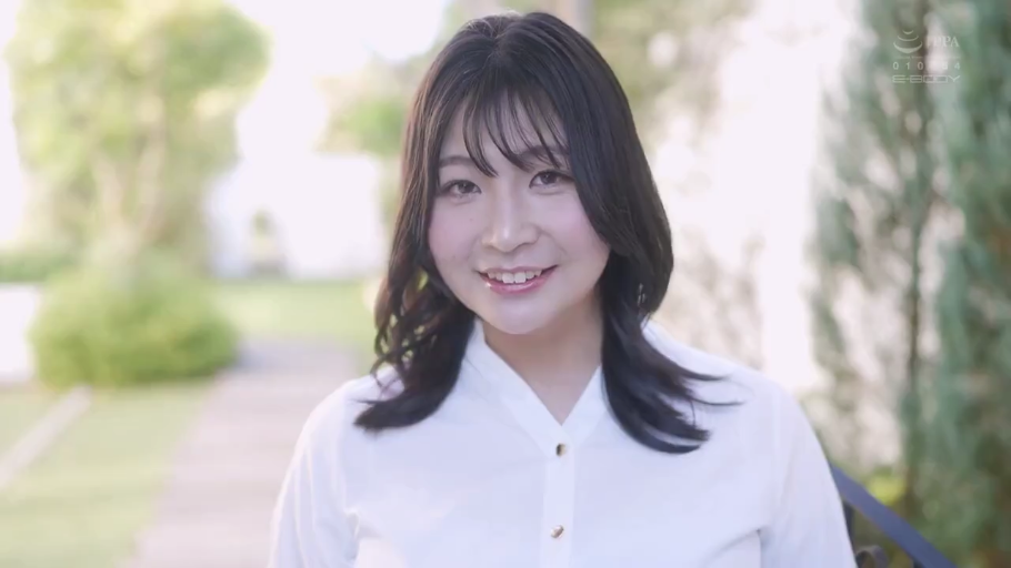 全身 · 迷离 · 多人抚摸 · 群交 · 开腿坐姿 · 户外草地 · 长椅 · 粉色比基尼