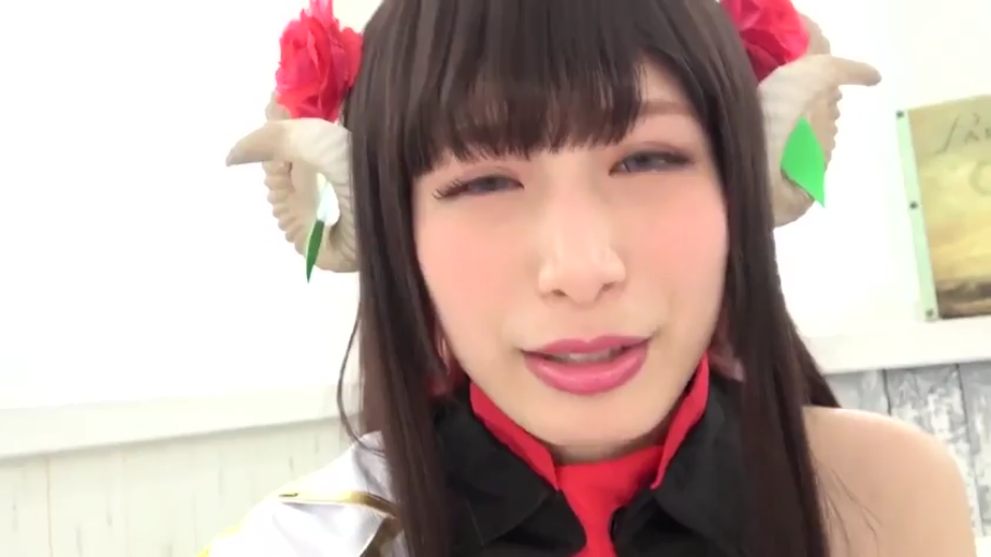 坐姿 · 上半身 · 幸福 · 车内 · 长发 · 车座椅 · 仰望 · 褐色大衣