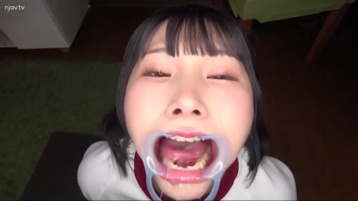 房间 · 仰头 · 体操服 · 面部大特写