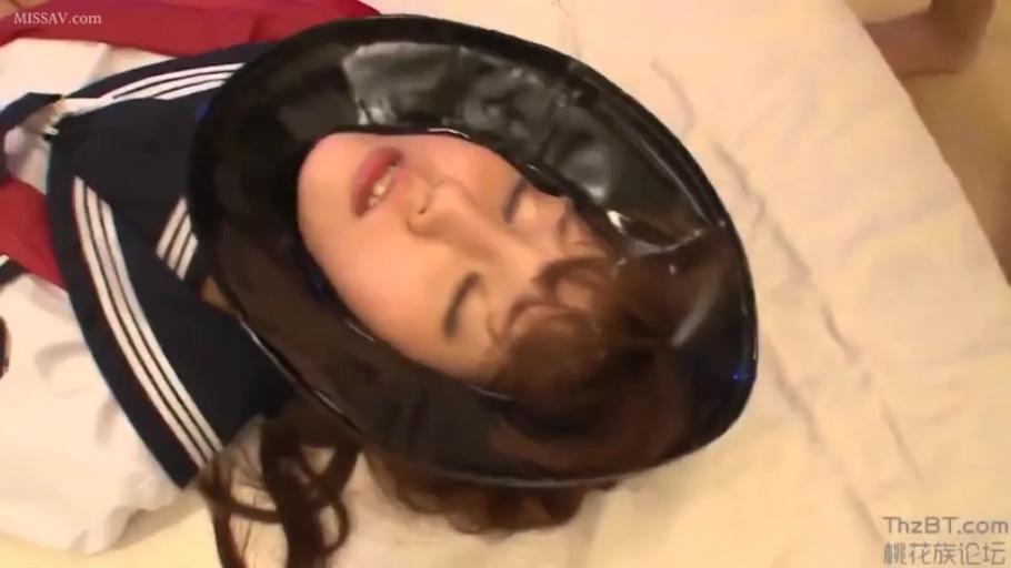 脸部特写 · 仰卧 · 床上 · 水手服