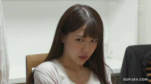 骑乘位 · 全裸 · 巨乳 · 迷离 · 性爱 · 枕头 · 乳房 · 卧室床上