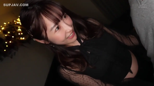 室内 · 甜美 · 调情 · 侧坐 · 侧颜特写 · 黑色透视装 · 约会氛围