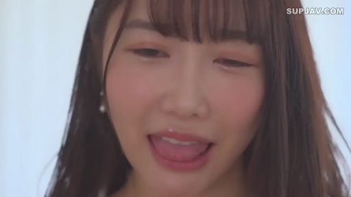 室内 · 顔部のクローズアップ · 正面 · 舌を出して