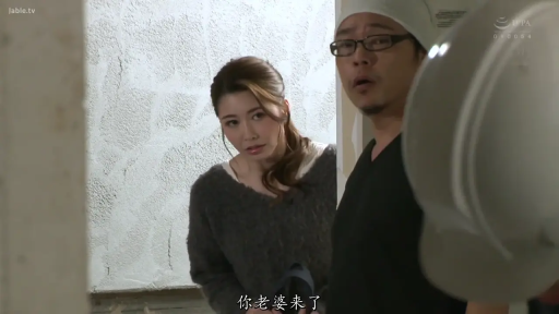 站立 · 惊讶 · 说话 · 灰色毛衣 · 剧情片段 · 安全帽 · 施工房间