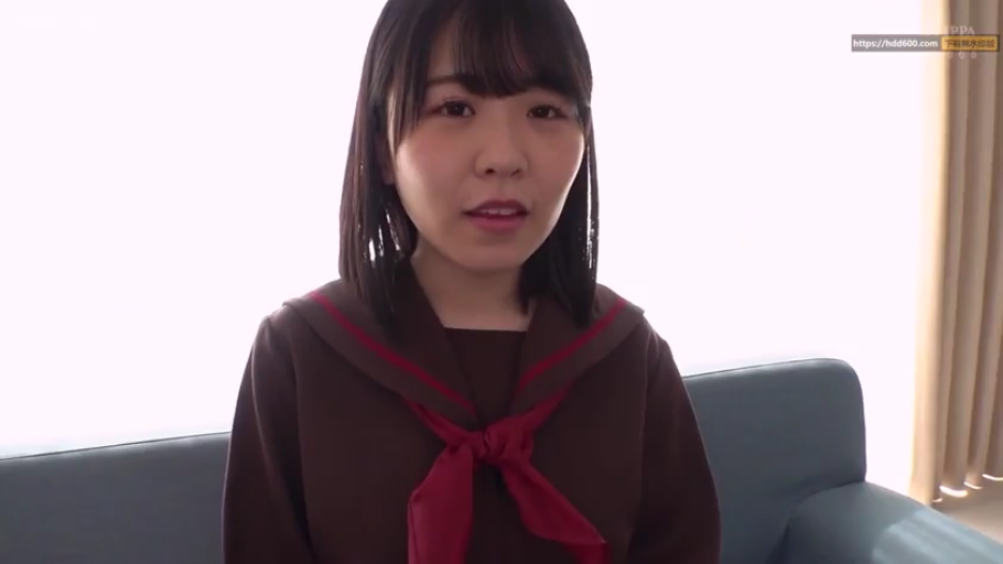 室内 · 沙发 · 面对镜头 · 自然 · 面部特写 · 正坐 · 棕色JK制服 · 齐肩短发