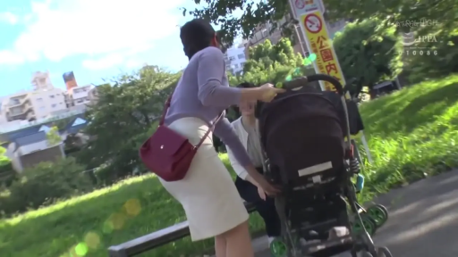 Bend over · Outdoor · Park · Back Shadow · 白色窄裙 · Baby stroller · 推婴儿车