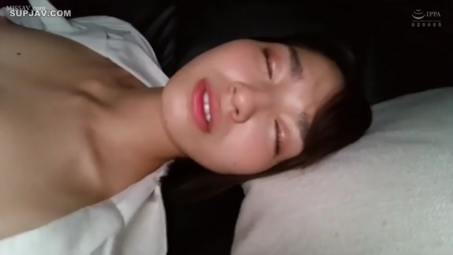 室内 · 面部 · 愉悦 · 迷离 · 仰卧 · 衬衫