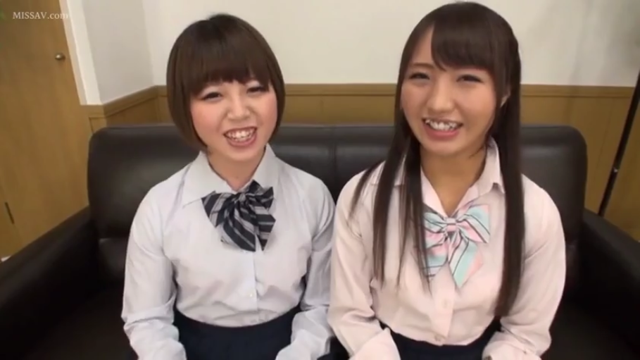 室内 · 坐姿 · 中景 · JK制服