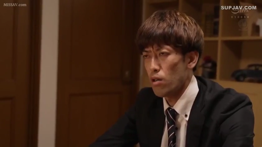 严肃 · 俯身 · 办公室 · 性行为 · 办公桌 · 全景 · 职业装 · 职场剧情