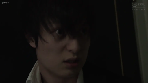 室内 · 站立 · 面部特写 · 剧情 · 衬衫 · 愤怒 · 密码锁 · 争吵