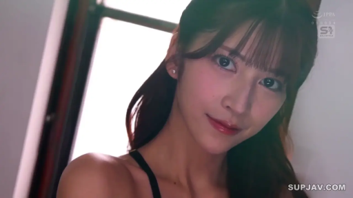 Smile · 面部特写 · 注视镜头 · Indoor room · Soft light · 歪头 · Black suspender · 耳钉