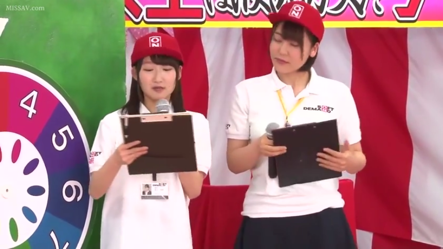 集中 · 站立 · 上半身 · 工作服 · マイク · 主持 · 活动现场