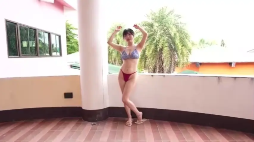 全身 · 比基尼 · 站立 · 摆拍 · 微笑 · 露台 · 性感写真