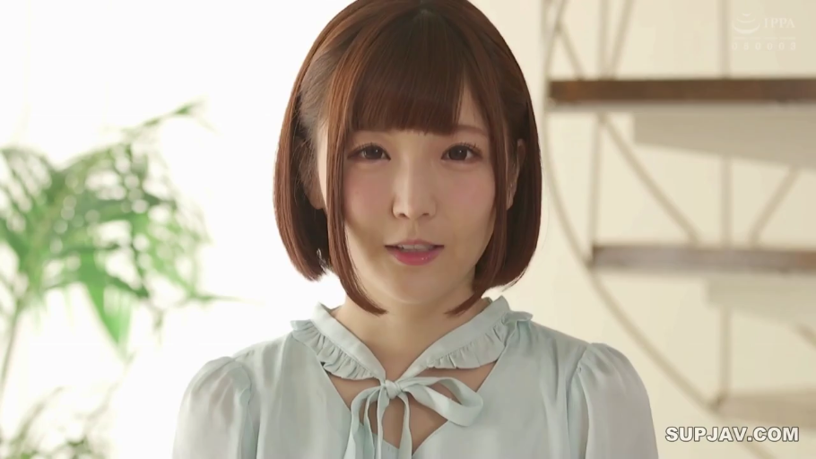 露乳 · 校服 · 胸部特写 · 迷离 · 仰卧 · 床上 · 露点