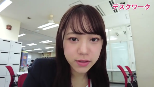 Sitting Posture · 办公室 · 自然 · 办公 · Workplace · 黑色西装外套 · 红色办公椅 · 正脸特写