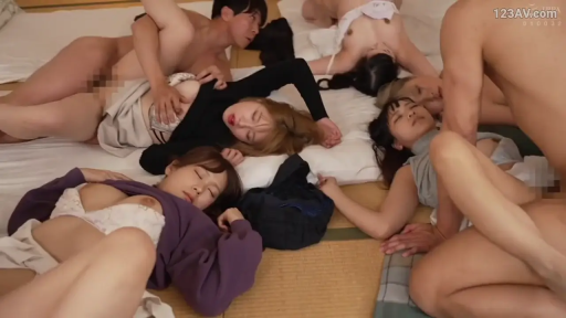 全裸 · 和室 · 性行为 · 陶醉 · 多人 · 有码 · 被褥 · 躺卧