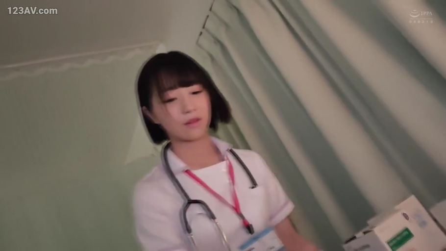 面部 · 护士服 · 站立 · 呆滞 · 注视 · 制服诱惑 · 诊室 · 听诊器