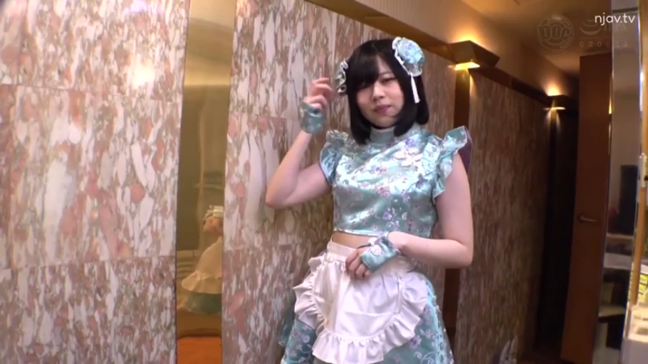 室内 · 站姿 · 上半身 · 发饰 · 整理头发 · 微露齿笑 · 旗袍女仆装