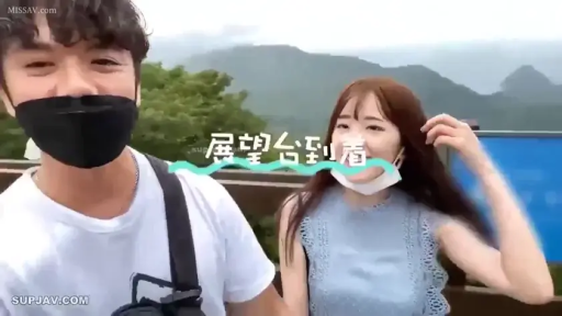 站立 · 半身 · 户外 · 休闲服