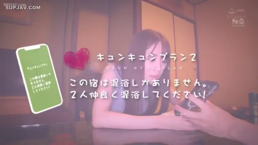 室内 · 坐姿 · 自然 · 看手机 · 手机 · 无袖上衣 · 日语字幕