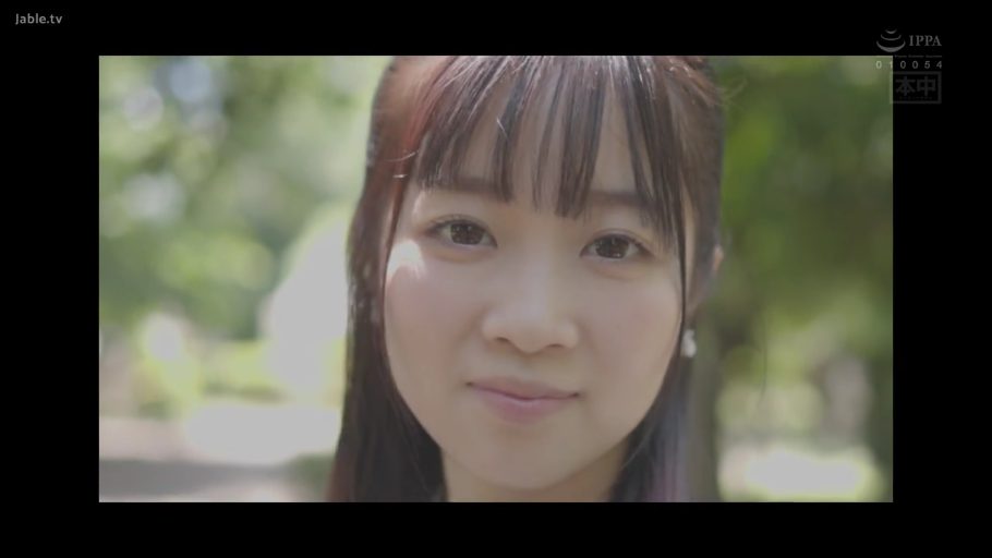 顔部のクローズアップ · 微笑 · 对视 · 清纯 · 屋外 · 日常服 · 正对镜头