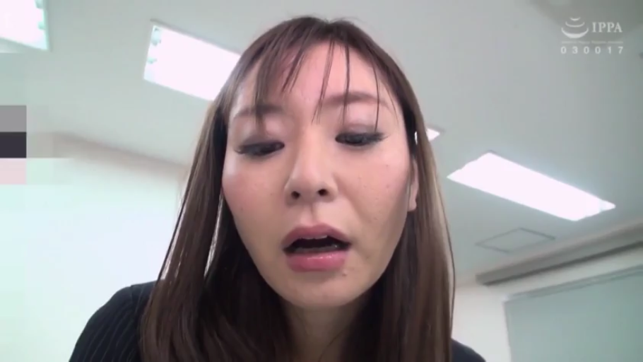 室内 · 脸部特写 · 黑色上衣