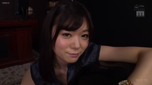 室内 · 面部 · 侧身 · 微笑 · 注视 · 清纯 · 手表 · 深色衬衫