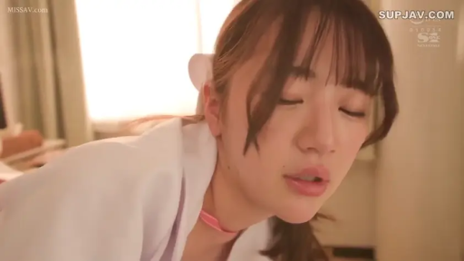 室内 · 俯身 · 迷离 · 面部特写 · 侧脸 · 白色服装 · 呼吸