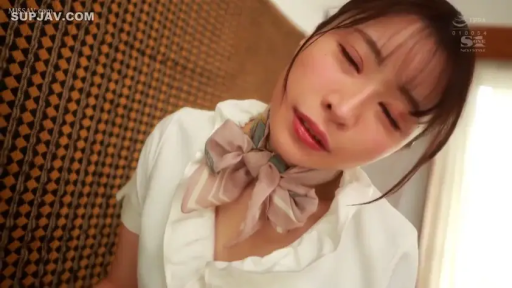 室内 · 俯身 · 脸部特写 · 制服 · 高视角 · 诱惑 · 凝视