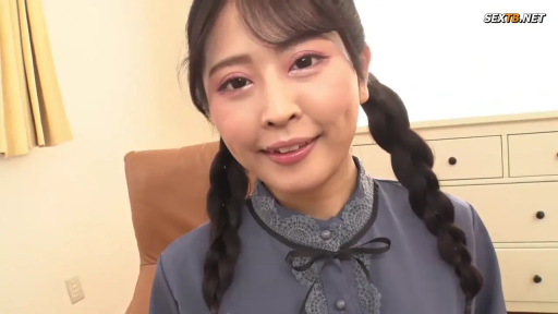 室内 · 脸部特写 · 微笑 · 凝视 · 双马尾 · 正面 · 蓝色蕾丝上衣