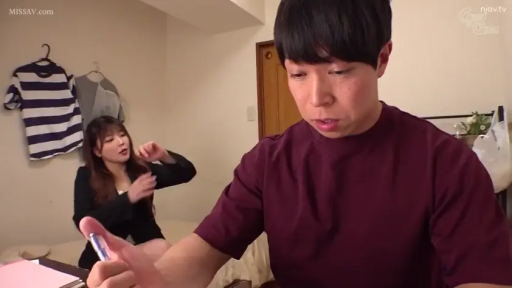 室内 · 俯身 · 卧室 · 微笑 · 床 · 职业装 · 交流