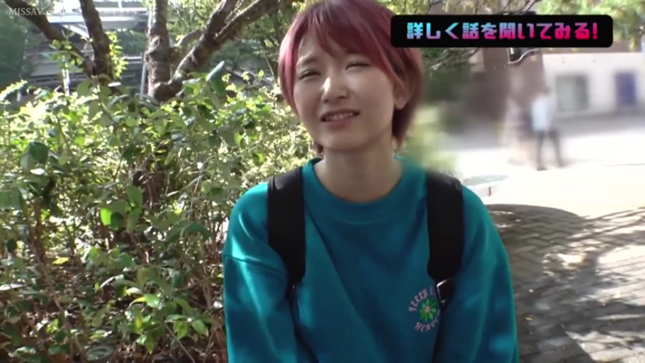 座り姿勢 · 半身 · 屋外 · 卫衣