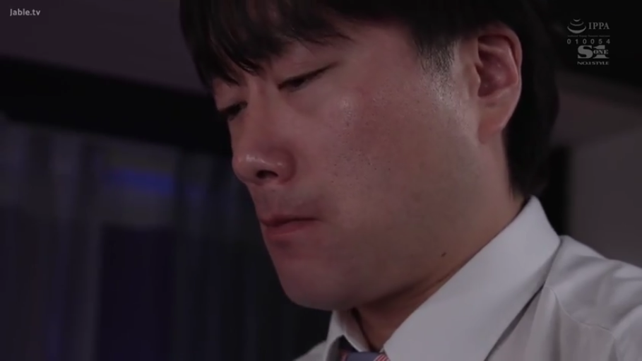 卧室 · 交谈 · 迷离 · 黑色西装 · 半身 · 手提包 · 并排坐姿 · AV剧照