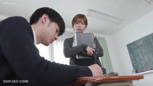 严肃 · 教室 · 师生 · 站立 · 中景 · 开衫 · 黑板 · 监考