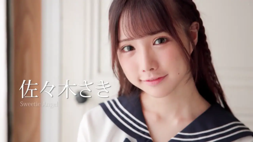 脸部特写 · 站立 · 水手服 · 注视镜头 · 门 · 清纯系 · 甜美表情 · 室内门前