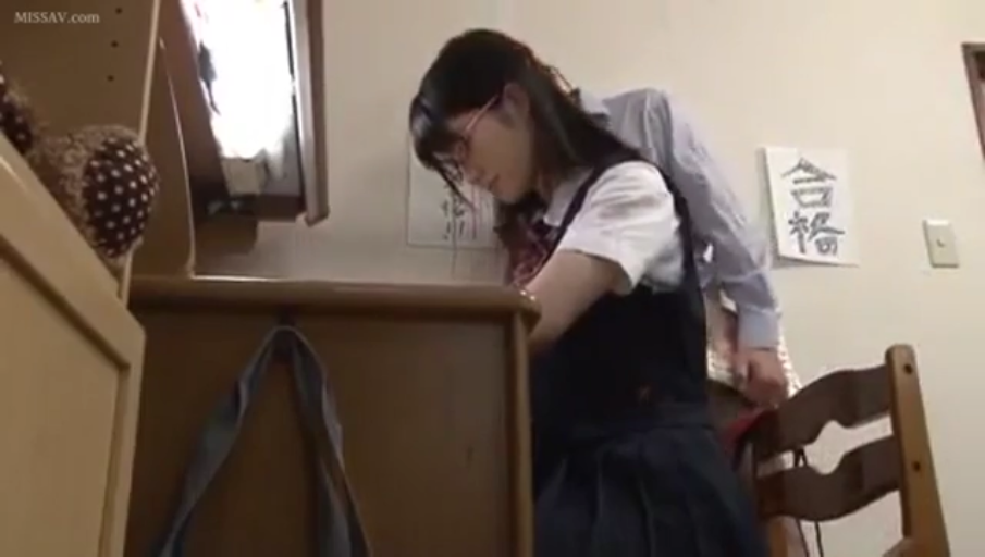 室内 · 面部 · 迷离 · 项链 · 裸体 · 亲吻 · 汗水 · 躺卧