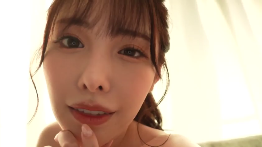 室内 · 面部 · 注视 · 诱惑 · 前倾 · 裸肩 · 高光照明