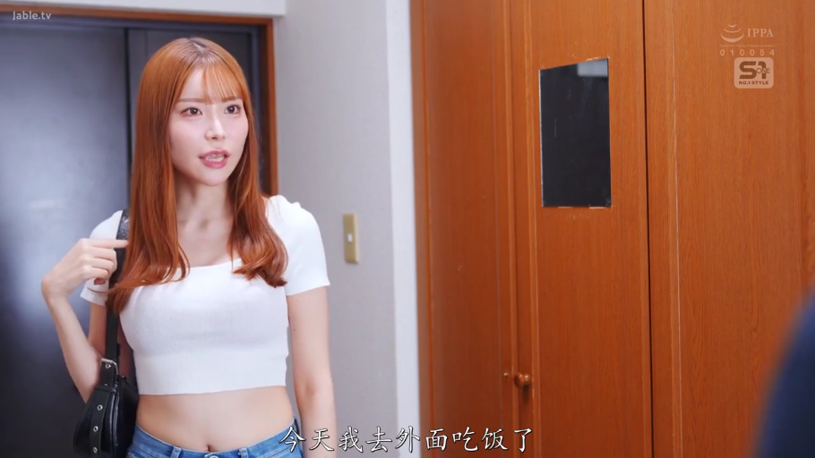 坐姿 · 交谈 · 卧室 · 中景 · 微笑 · 床 · 模糊 · 风衣