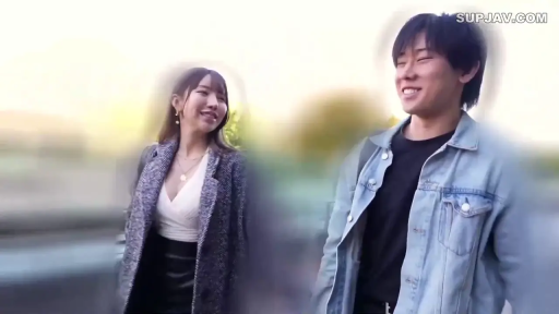 灰色大衣 · 户外 · 开心 · 街拍 · 并步前行 · 约会交流