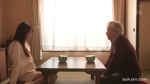 会話 · 真剣 · 中景 · リビング · 食卓 · 卫衣 · 相对而坐 · 老少