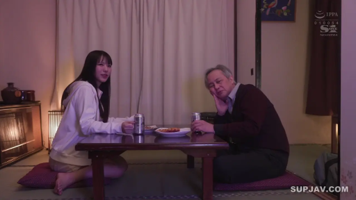 和室 · 全景 · 自然 · 居家 · 矮桌 · 饮酒 · 对坐 · 休闲卫衣