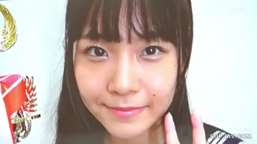 室内 · 校服 · 脸部 · 微笑 · 特写 · 对视 · 正面