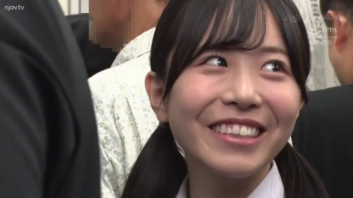 臉部特寫 · 站姿 · 制服 · 户外