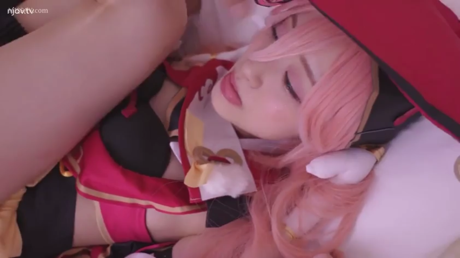 室内 · 脸部特写 · 迷离 · 摆拍 · 卧姿 · 角色扮演服 · 帽子 · 原神