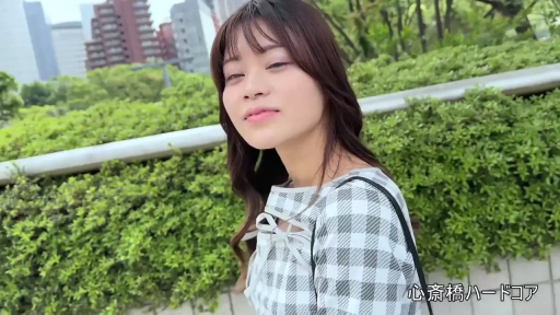 回眸 · 自然 · 面部特写 · 公园 · 街拍 · 漫步 · 格纹上衣