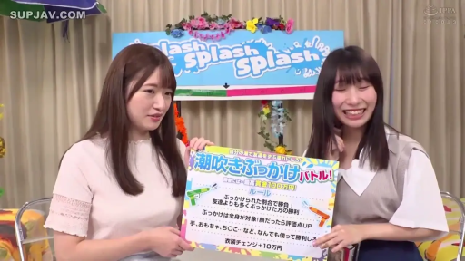 休闲服 · 中景特写 · スタジオ · 立ち姿勢 · 微笑表情 · 综艺现场 · 展示板 · 持牌行为