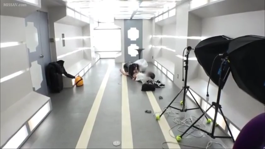 远景 · 休闲服 · 传教士位 · 正在性交 · 模糊不清 · 现代走廊 · 摄影补光灯 · 极简风格